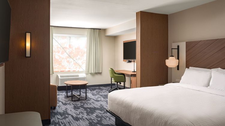 Fairfield Inn & Suites Cullman Suite