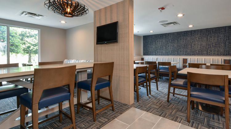 Fairfield Inn/Suites Charlotte Arrowood Lobby