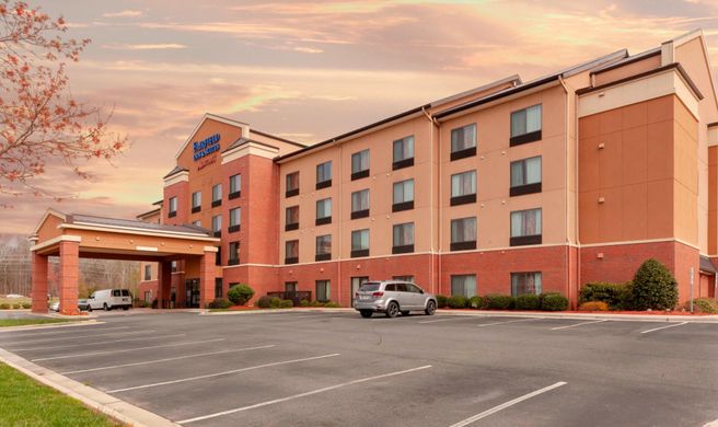 Fairfield Inn & Suites Charlotte Matthew Exterior