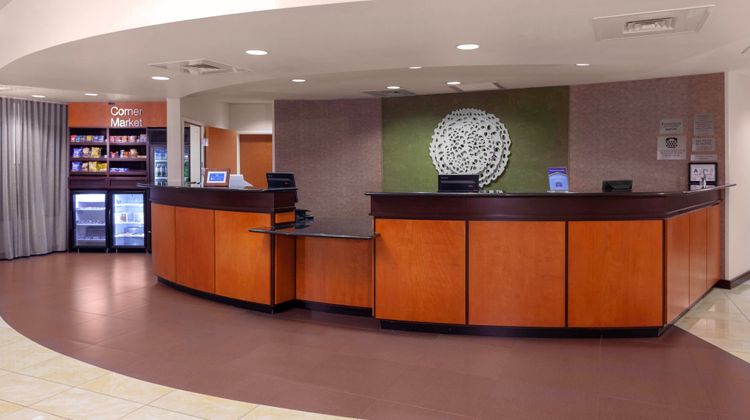 Fairfield Inn & Suites Charlotte Matthew Lobby