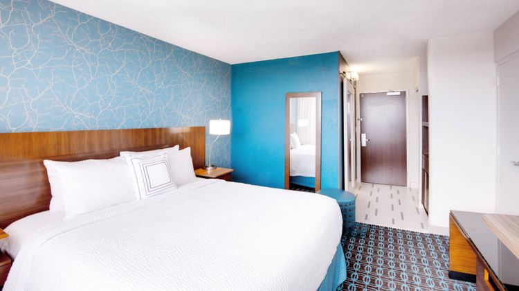 Fairfield Inn & Suites Charlotte Uptown Room