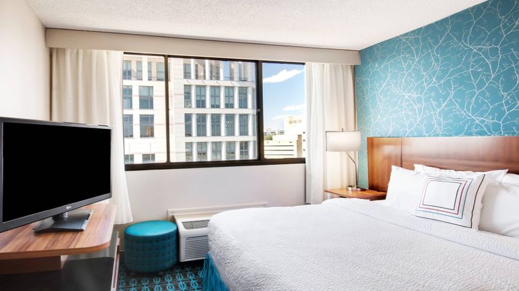 Fairfield Inn & Suites Charlotte Uptown Room