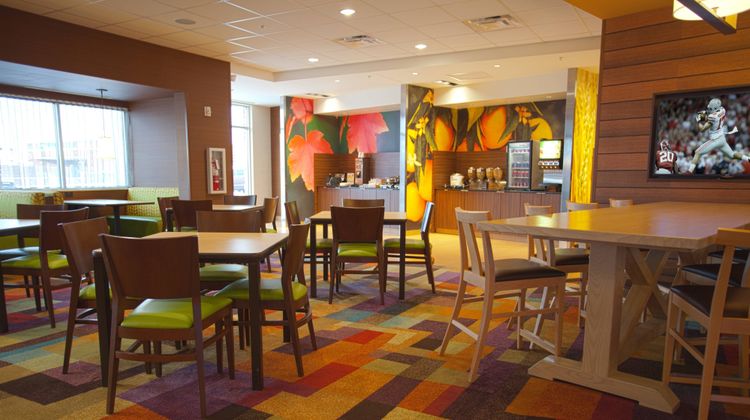 Fairfield Inn & Suites Columbus Airport Restaurant