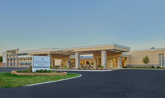 Delta Hotels Chicago Willowbrook Exterior