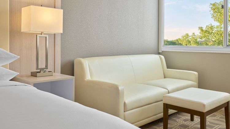Delta Hotels Chicago Willowbrook Room