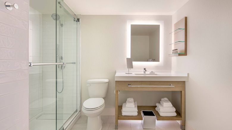 <b>Delta Hotels Daytona Beach Oceanfront Room</b>. Images powered by <a href="https://www.leonardoworldwide.com/" title="Leonardo Worldwide" target="_blank">Leonardo</a>.