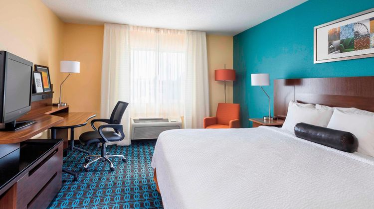Fairfield Inn & Suites Mansfield Ontario Room