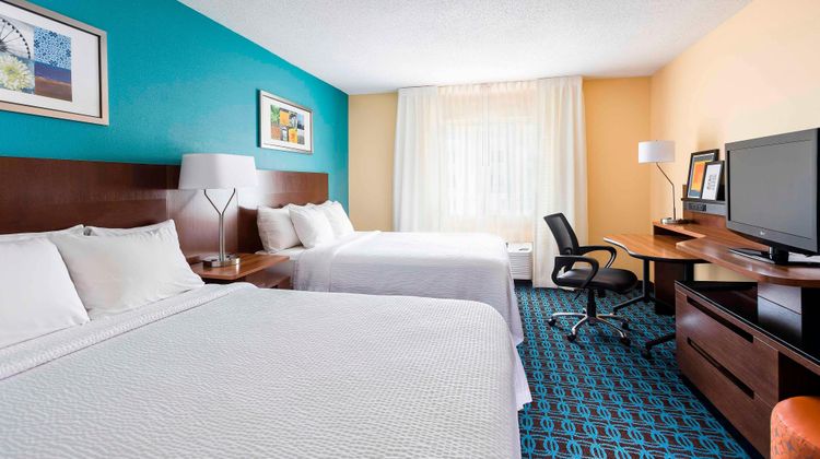 Fairfield Inn & Suites Mansfield Ontario Room