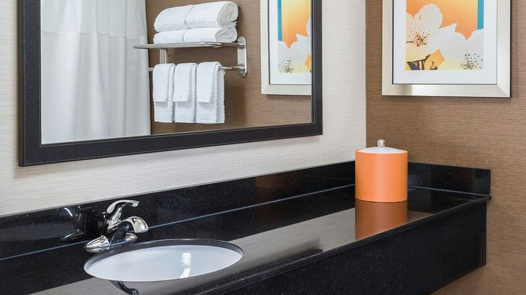 Fairfield Inn & Suites Mansfield Ontario Room