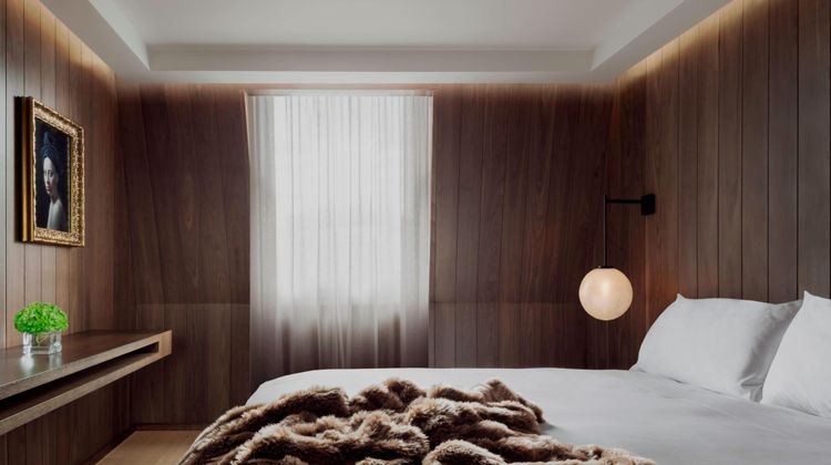 The London EDITION Room