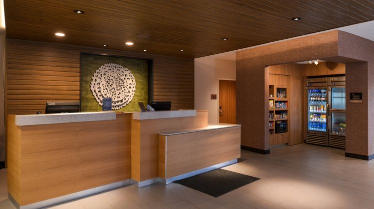 Fairfield Inn & Suites Columbus Lobby