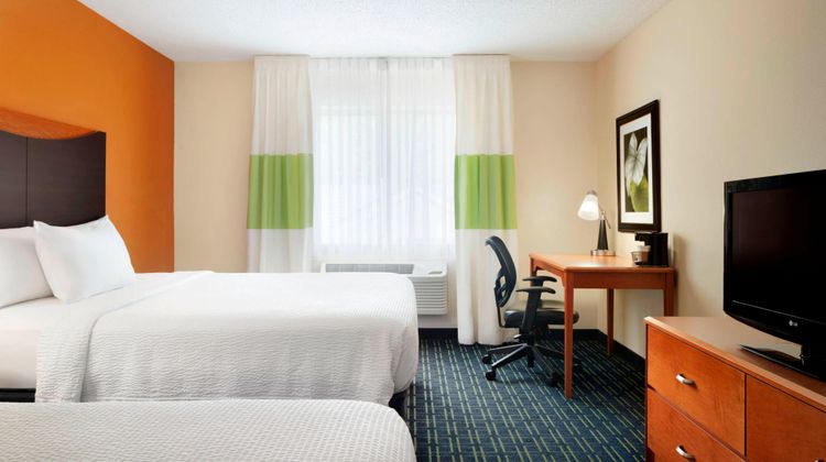 Fairfield Inn & Suites Champaign Room