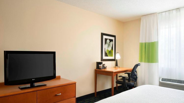 Fairfield Inn & Suites Champaign Room