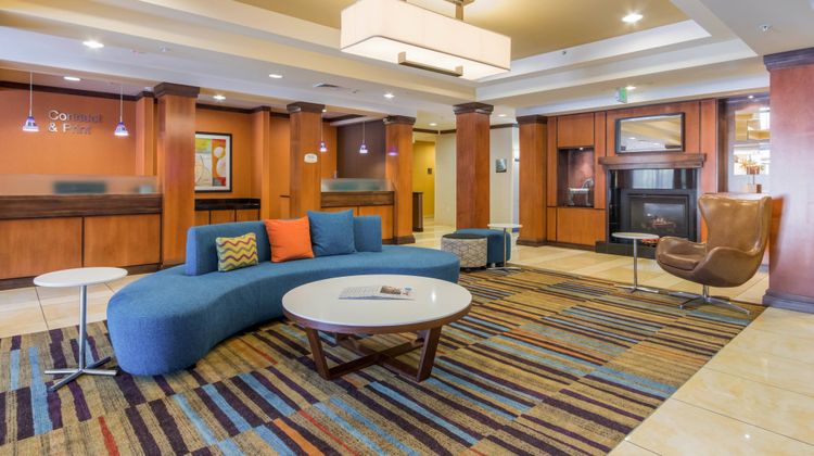 Fairfield Inn & Suites Columbia Lobby