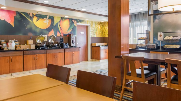 Fairfield Inn & Suites Columbia Restaurant