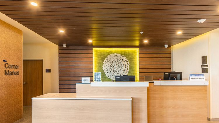Fairfield Inn & Suites Central Lobby