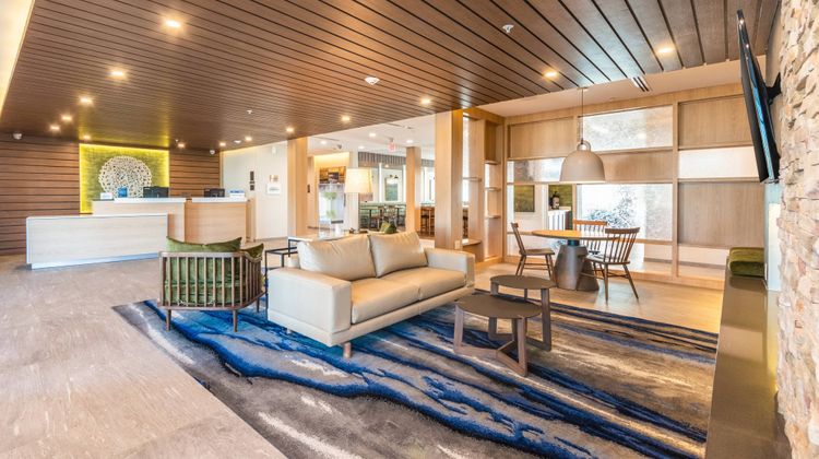 Fairfield Inn & Suites Central Lobby