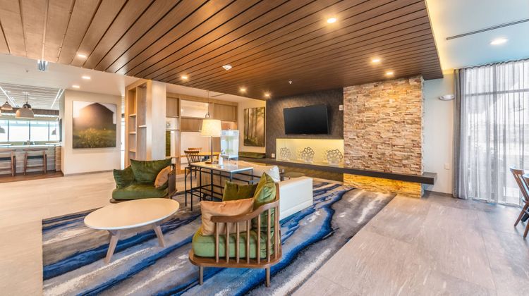 Fairfield Inn & Suites Central Lobby
