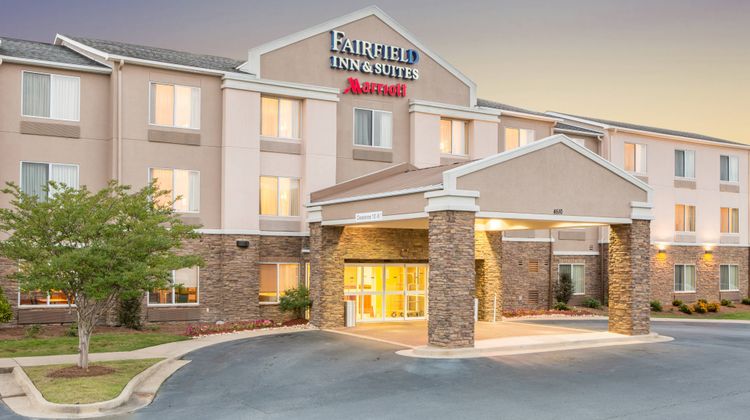 Fairfield Inn & Suites Columbus Exterior