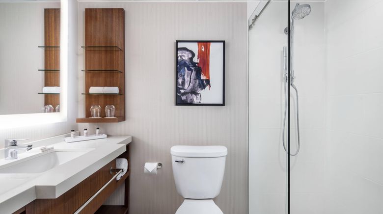 <b>Delta Hotels by Marriott-Green Bay Room</b>. Images powered by <a href="https://www.leonardoworldwide.com/" title="Leonardo Worldwide" target="_blank">Leonardo</a>.