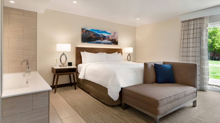 Delta Hotels by Marriott Helena Colonial Pool