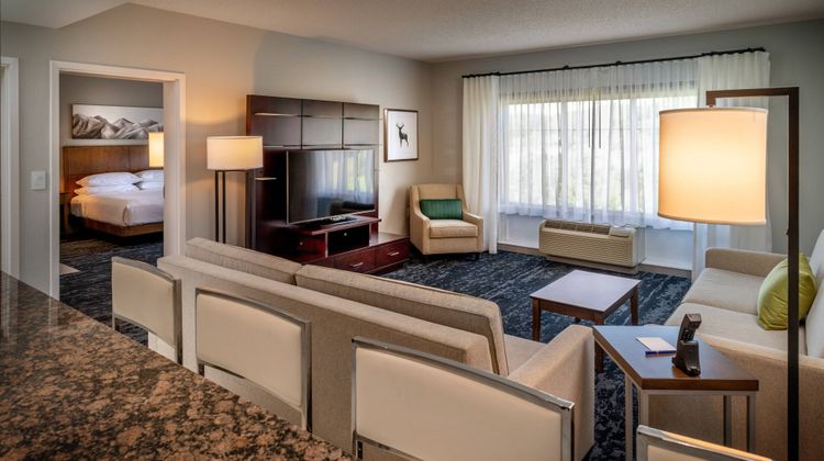 Delta Hotels Huntington Mall Suite