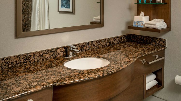 Delta Hotels Huntington Mall Room