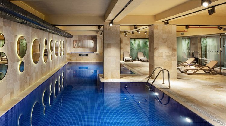 Delta by Marriott Kagithane Pool