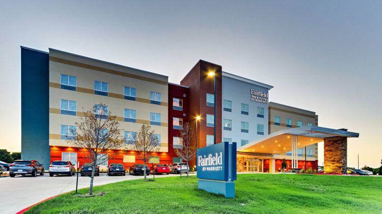 Fairfield Inn & Suites Dallas Love Field Exterior