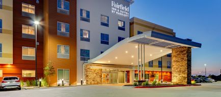 Fairfield Inn & Suites Dallas Love Field Exterior