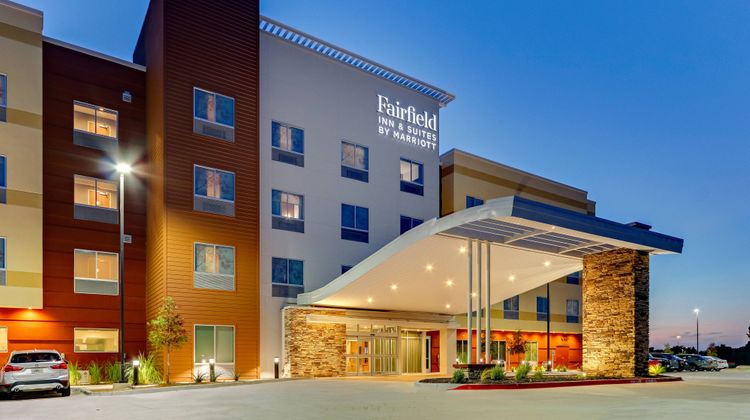 Fairfield Inn & Suites Dallas Love Field Exterior