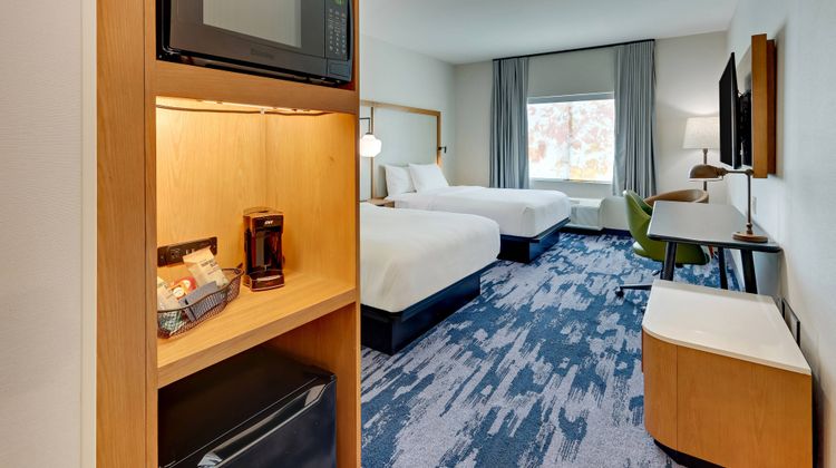 Fairfield Inn & Suites Dallas Love Field Room