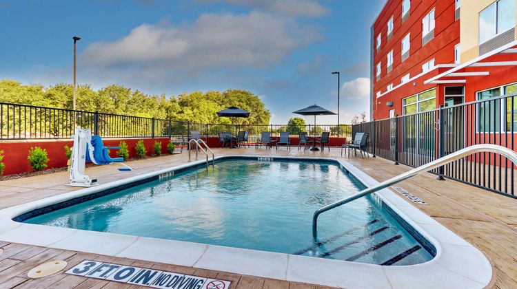 Fairfield Inn & Suites Dallas Love Field Pool