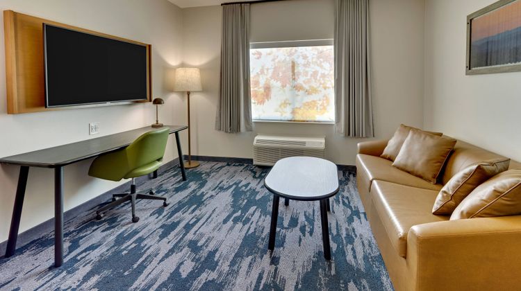 Fairfield Inn & Suites Dallas Love Field Suite