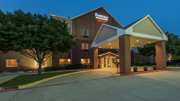Fairfield Inn by Marriott Exterior