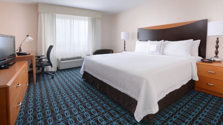 Fairfield Inn & Suites Dallas Plano Colo Room