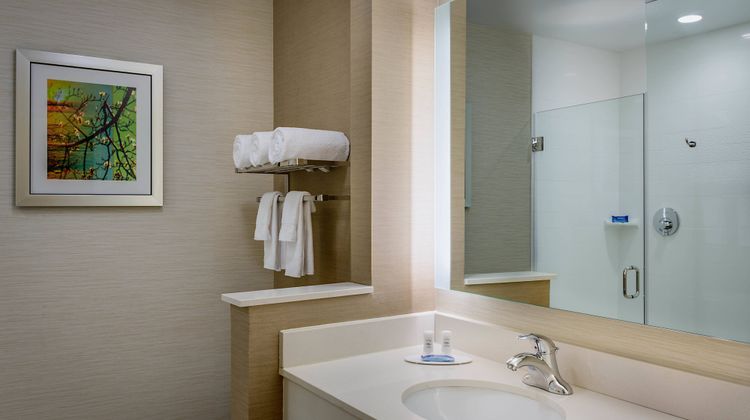 Fairfield Inn & Suites Dallas I-30 West Room
