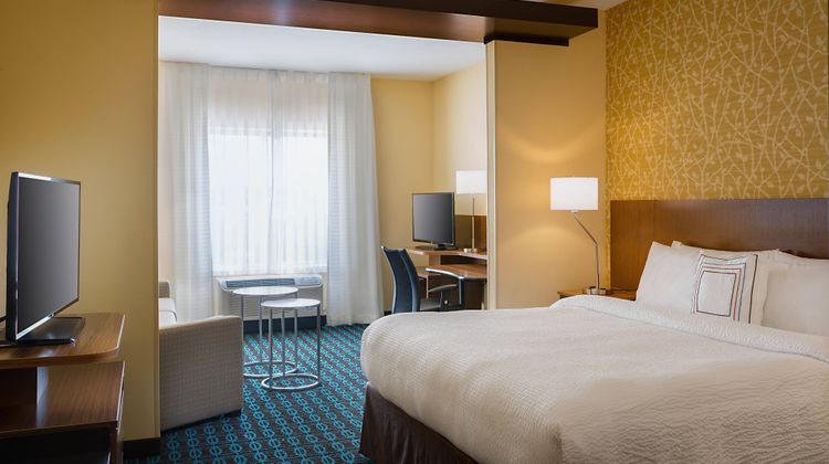 Fairfield Inn & Suites Dallas I-30 West Suite