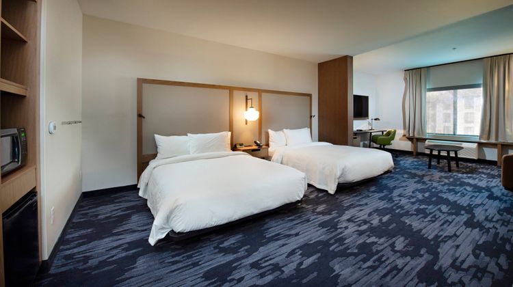Fairfield Inn & Suites Dayton North Room
