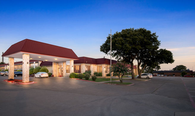 Red Roof Inn & Conference Cntr McKinney Exterior