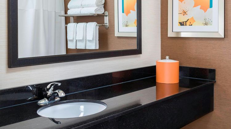 Fairfield Inn & Suites Springfield Room