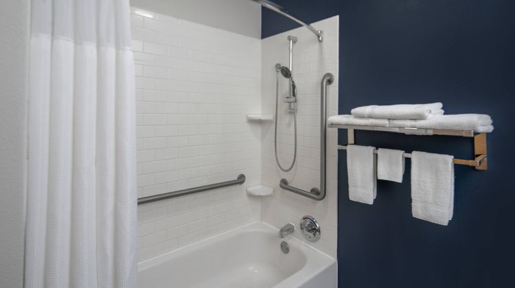 Fairfield Inn & Suites Lake Charles Room