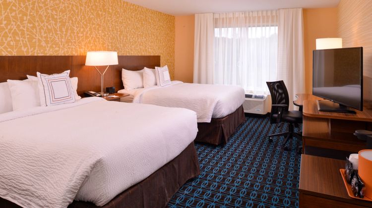 Fairfield Inn & Suites Plymouth Room