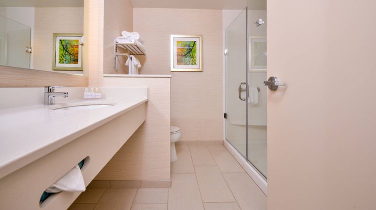 Fairfield Inn & Suites Plymouth Room