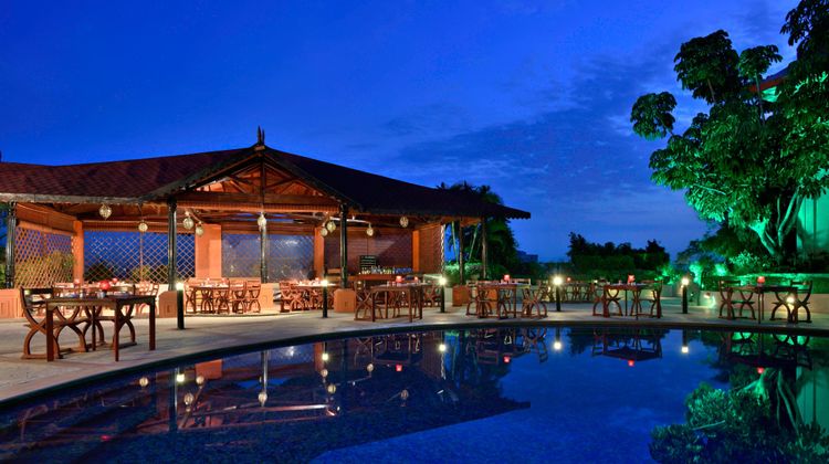 Sheraton Grand Pune Bund Garden Hotel Pool