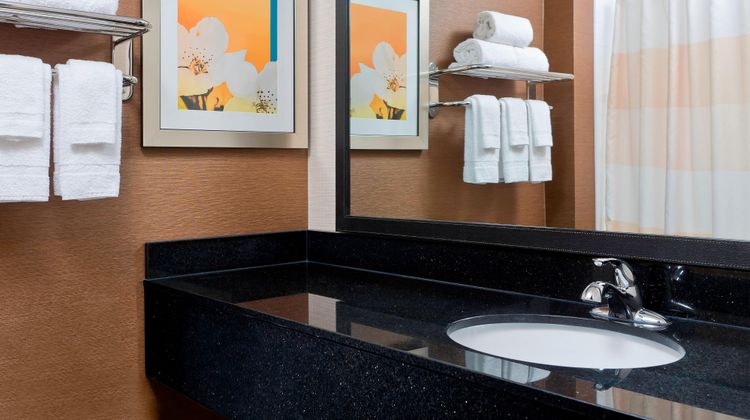 Fairfield Inn & Suites Lexington Keenela Room