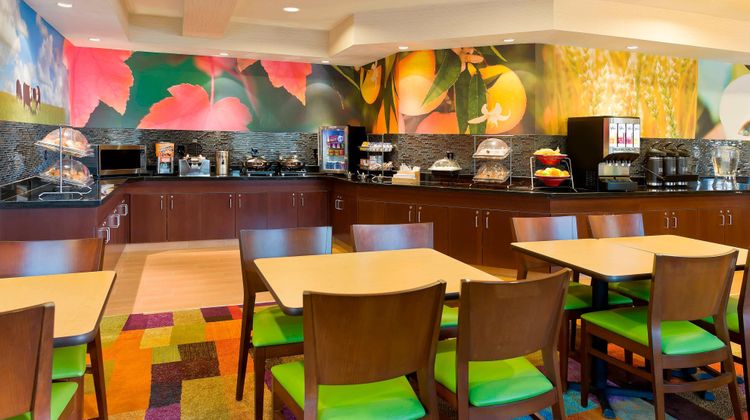 Fairfield Inn & Suites Lexington Keenela Restaurant