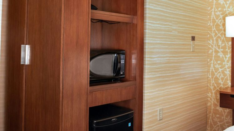 Fairfield Inn & Suites Richmond West Room