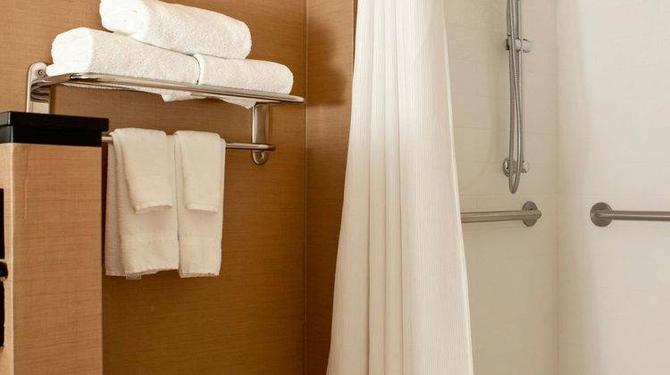 Fairfield Inn & Suites Richmond West Room