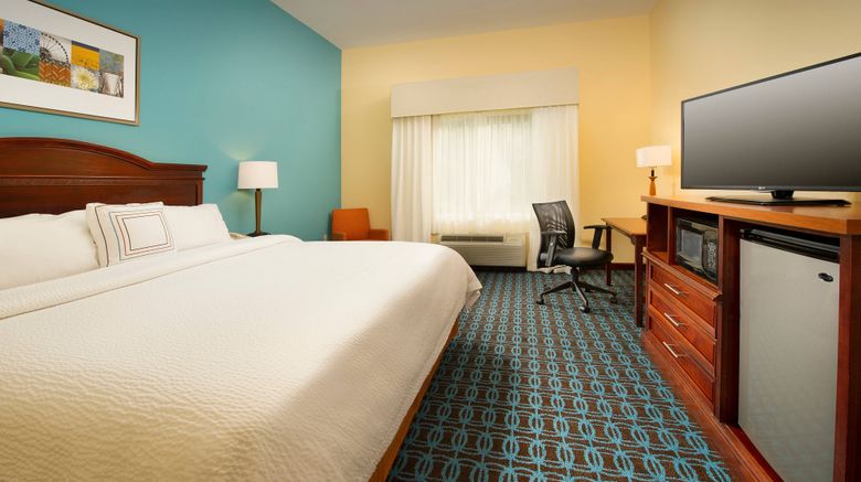 <b>Fairfield Inn & Suites Room</b>. Images powered by <a href="https://www.leonardoworldwide.com/" title="Leonardo Worldwide" target="_blank">Leonardo</a>.